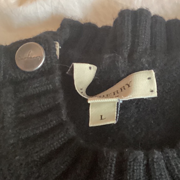 BURBERRY LONDON BLACK CASHMERE CREWNECK SWEATER SIZE APPROX SMALL***MEASUREMENTS - Picture 4 of 7
